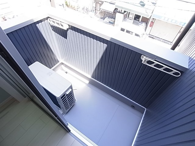 神戸市須磨区小寺町４丁目のアパートのバルコニー