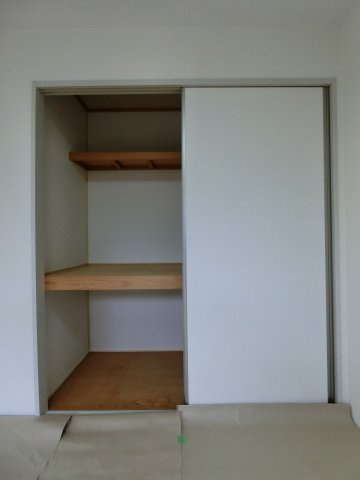 Logement de haut pon（ロジュムドオポー）の収納|イメージ101号室の写真（反転あり）