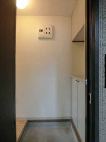 Logement de haut pon（ロジュムドオポー）の玄関|イメージ101号室の写真（反転あり）