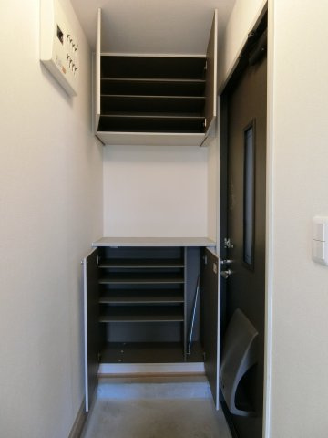 Logement de haut pon（ロジュムドオポー）の収納|イメージ101号室の写真（反転あり）