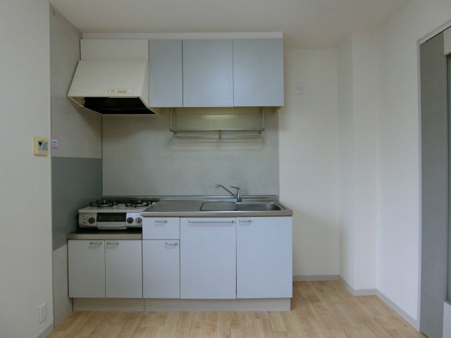 Logement de haut pon（ロジュムドオポー）のキッチン|イメージ101号室の写真（反転あり）