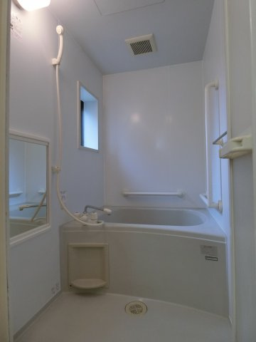 Logement de haut pon（ロジュムドオポー）の浴室|イメージ101号室の写真（反転あり）
