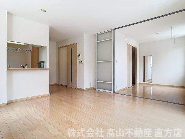 宮若市沼口のアパートの居間・リビング