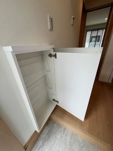 クレスタ鴨居の収納