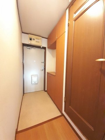 フォレストパレス五番館の玄関