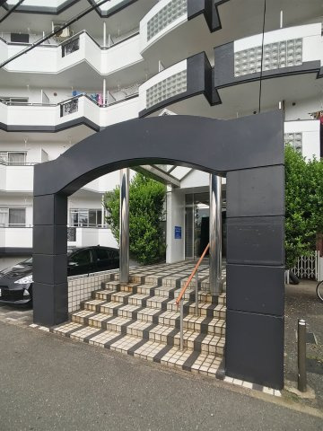 サンライズヒルのエントランス|建物の内部です