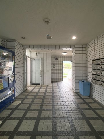 サンライズヒルのエントランス|建物の内部です