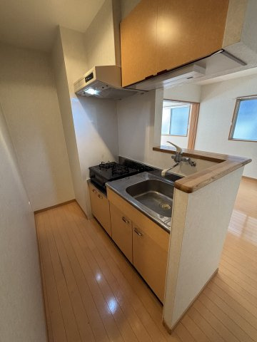 福岡市早良区城西１丁目の賃貸マンションのキッチン|コンパクトなキッチンで掃除もラクラク