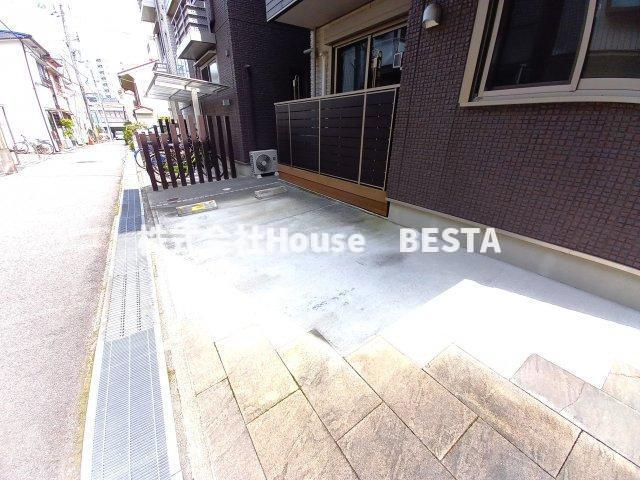 サンフロール楠の駐車場