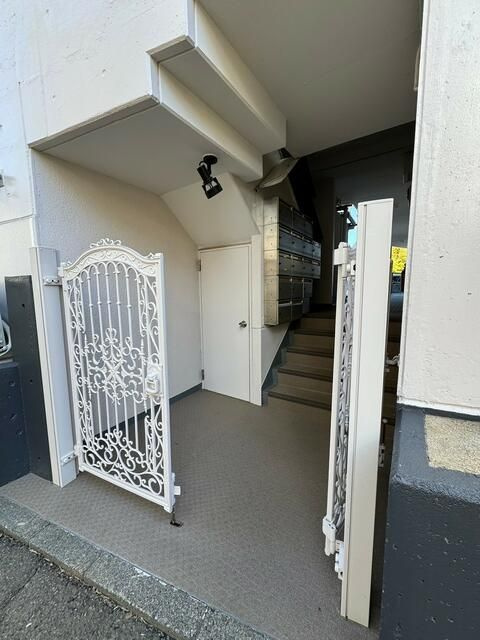 プラーズ生田のエントランス