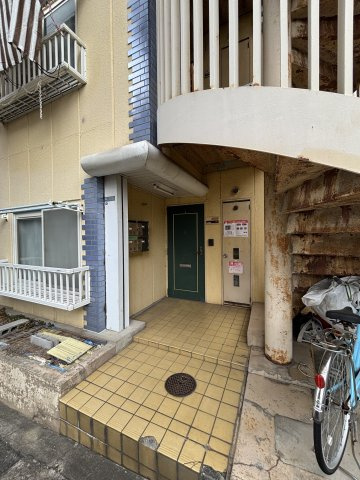 田井町マンションのエントランス