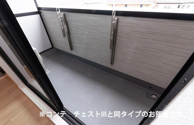ヌーヴェル　ラ　ヴィのバルコニー