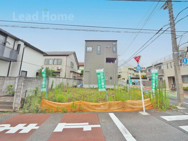 【外観】 | 大田区南千束1丁目 | 空が大きく広がる角地物件です！陽当りや風通しに恵まれており開放感あふれる快適な暮らしが叶います♪