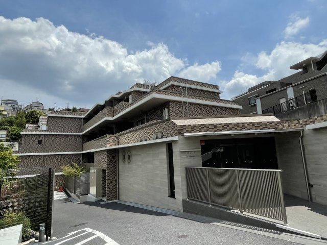 川崎市麻生区高石４丁目の賃貸マンションの外観