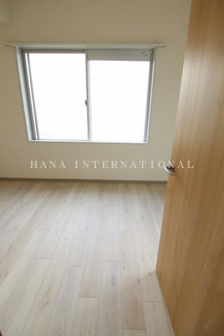 パークグレイスＡ棟の居間・リビング|反転タイプの写真です。