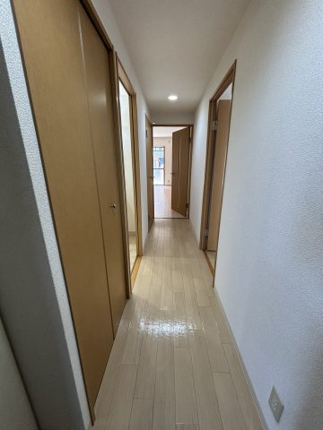 ラポール忍ヶ丘の玄関