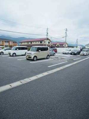 【駐車場】 | モニックファミューＡ
