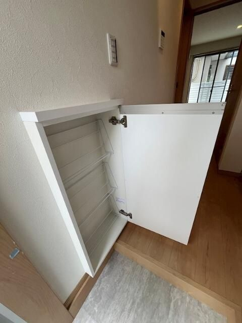 クレスタ鴨居の収納