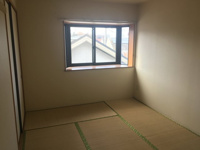 畳の上でゆっくりとくつろげる和室です
