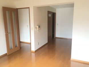 明るい色調の室内です