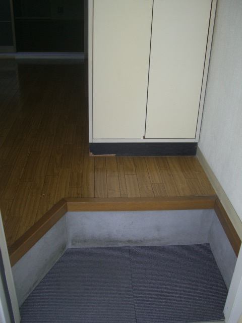 収納もある玄関です
