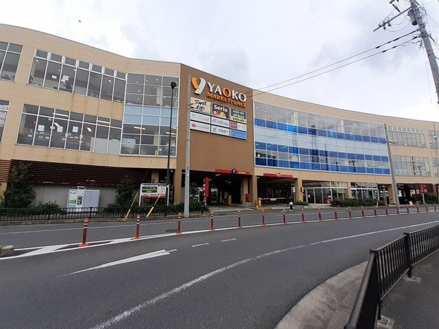 ヤオコー柏高柳駅前店まで850m
