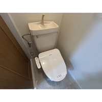 コンパクトで使いやすいトイレです