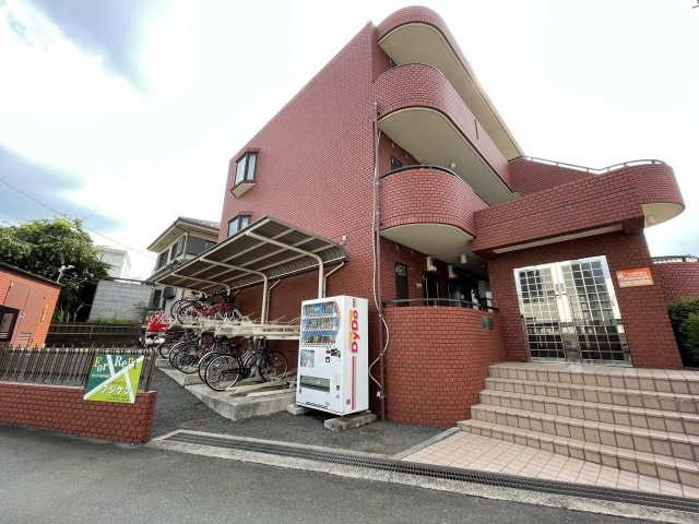 落ち着いた雰囲気の外観です