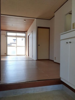収納もある玄関です