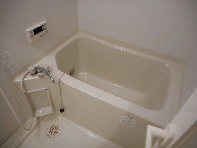 コンパクトで使いやすいお風呂です
