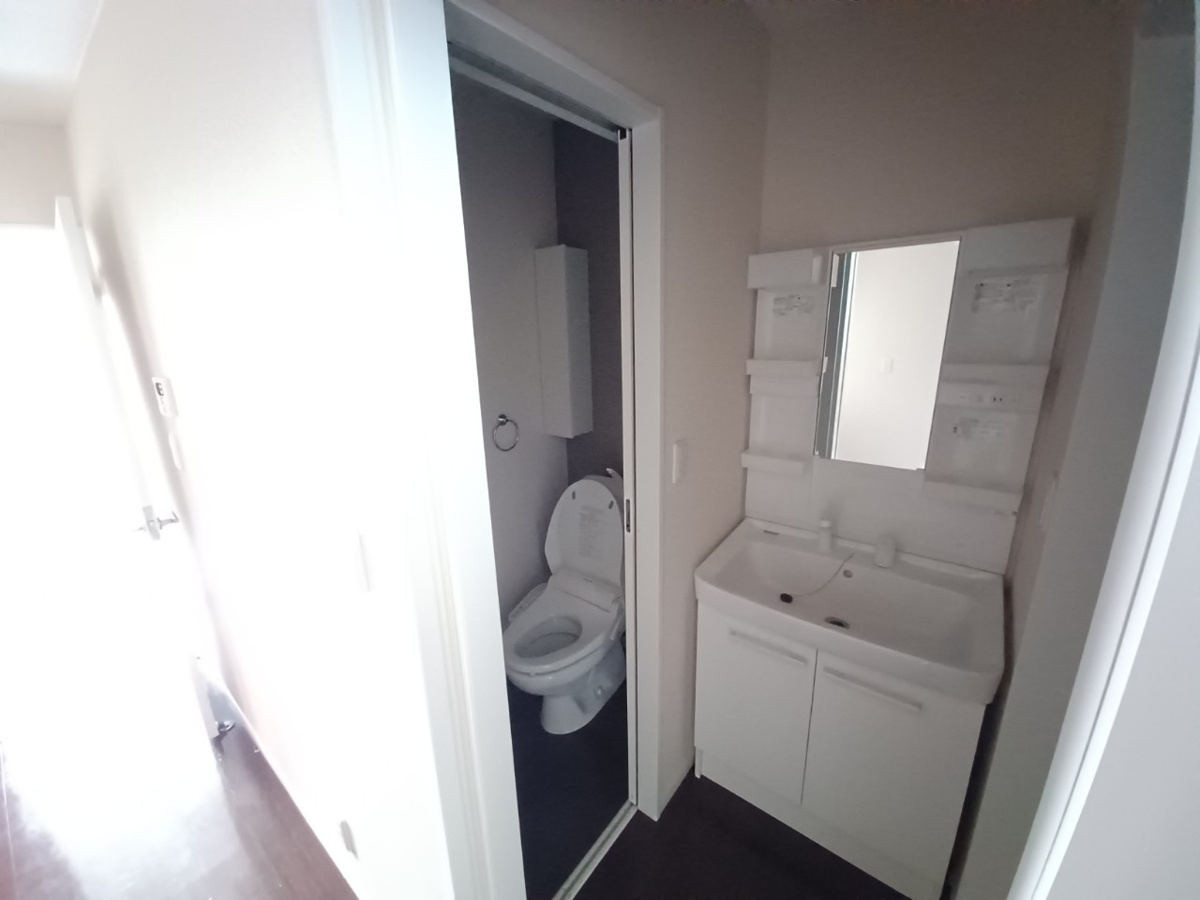 朝の身支度には欠かせない独立洗面化粧台