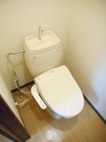 コンパクトで使いやすいトイレです