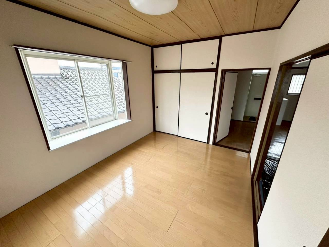 こちらの居間で趣味の時間をお楽しみください