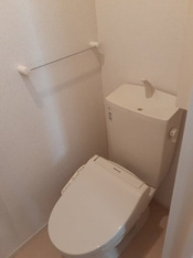 コンパクトで使いやすいトイレです