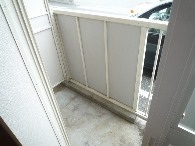 暖かな日差しのふりそそぐバルコニー
