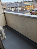 暖かな日差しのふりそそぐバルコニー