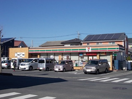 セブンイレブン東松山六軒町店まで600m