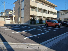 駐車場があるので、車を買う予定の方も安心です