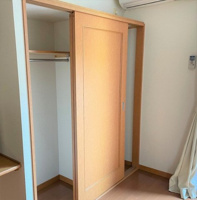 明るい色調の室内です