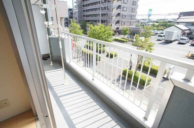お洗濯にも便利なバルコニー付き