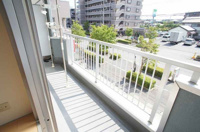 お洗濯にも便利なバルコニー付き