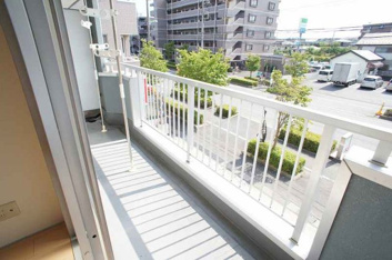 お洗濯にも便利なバルコニー付き