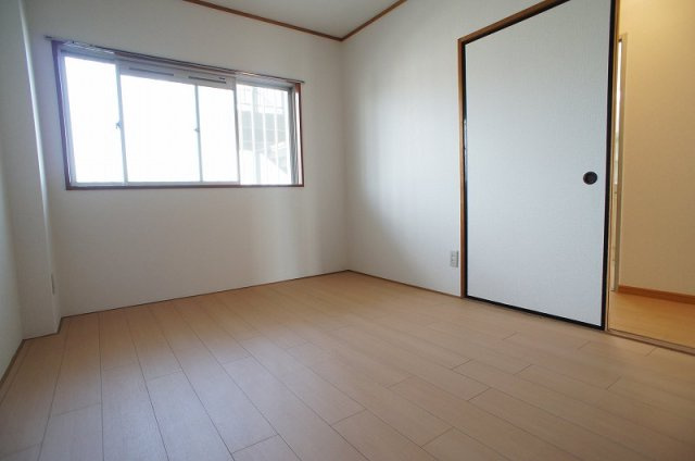 内装は落ち着いています