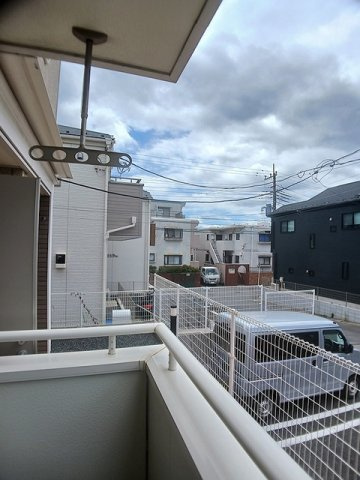 開放的で明るい空間を演出してくれるバルコニーです