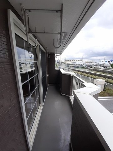 開放的で明るい空間を演出してくれるバルコニーです