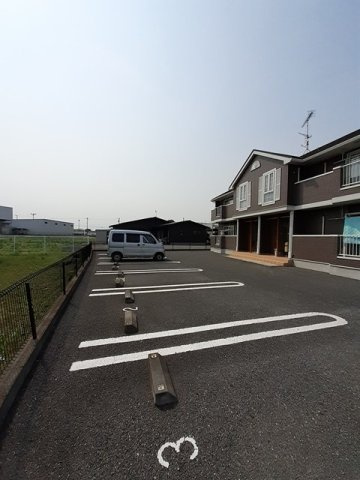 駐車場があるので、車を買う予定の方も安心です