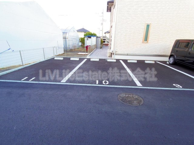 ハーブスカモミールの駐車場