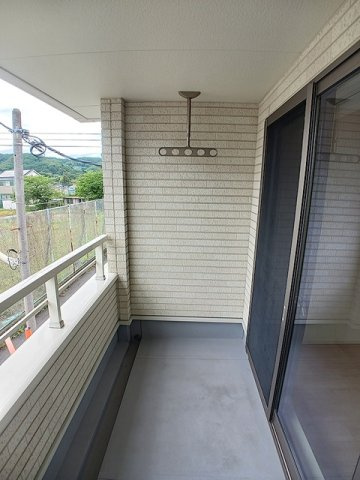 開放的で明るい空間を演出してくれるバルコニーです