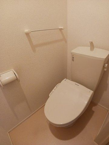 コンパクトで使いやすいトイレです