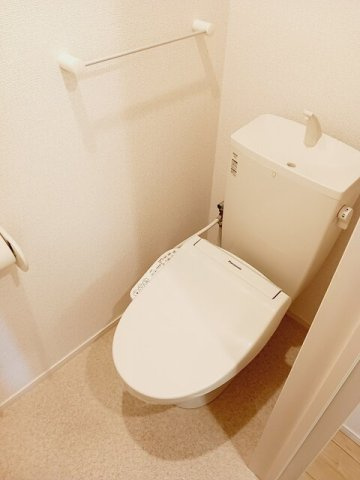 清潔感のあるトイレです
